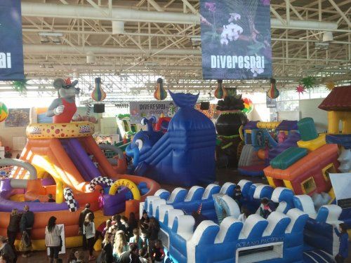 Contratación de parques infantiles para fiestas
Más de 100 atracciones para todas las edades!!!
En Multipark Espectáculos os ofrecemos la posibilidad de contratar los mejores parques infantiles para fiestas: hinchables, atracciones... ¡Todas las novedades del mercado!